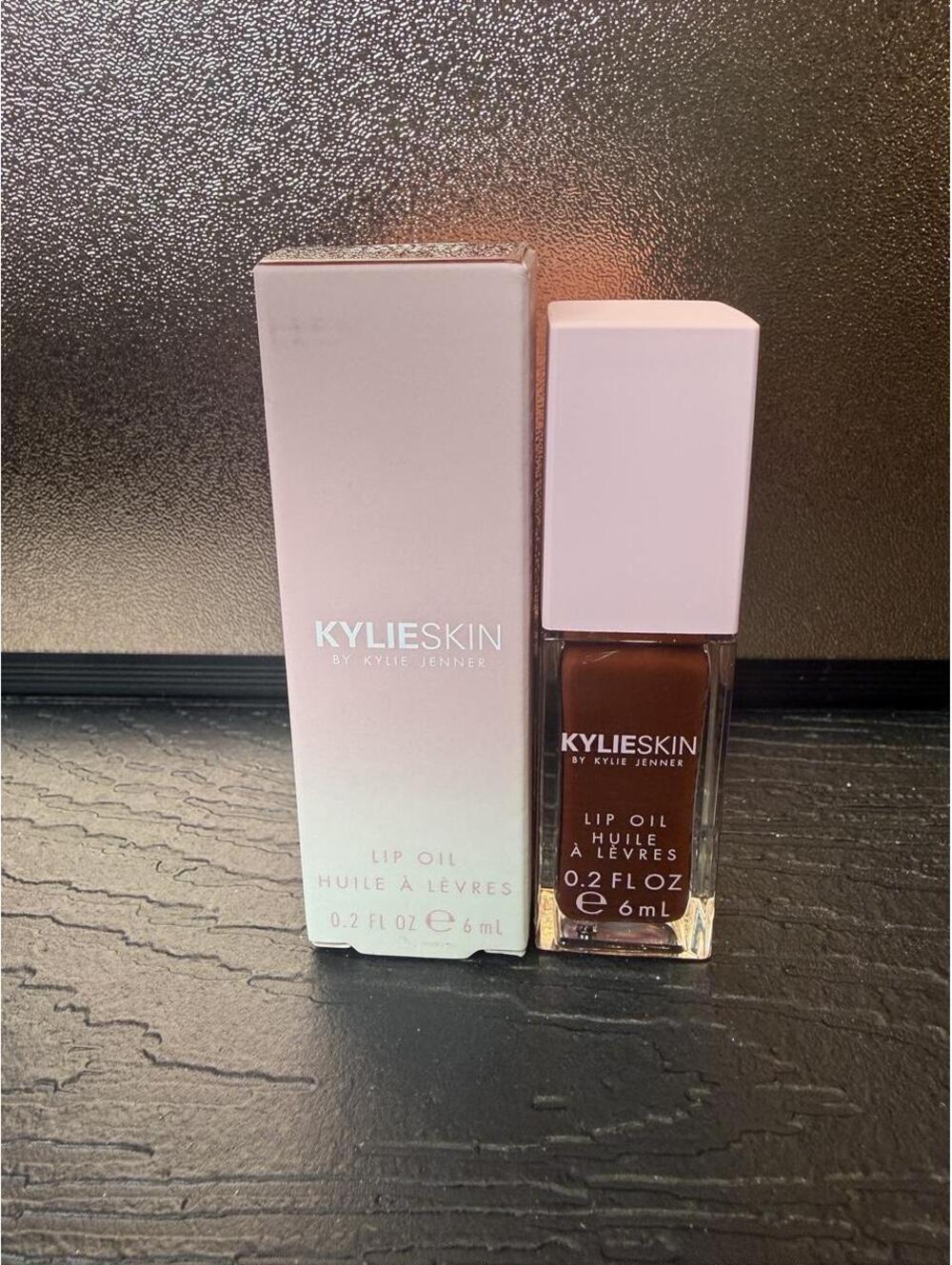 ✨ Kylie Skin Hydrating Lip Oil - Chocolate Cookie ✨-$25 MSRP